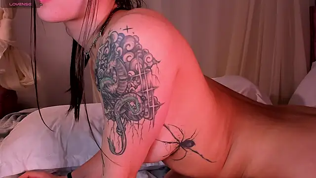 Lia Sweett  online show from 19, 12, 2024