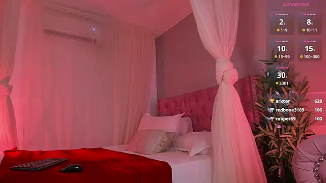 Lia Sweett  online show from 26, 12, 2024
