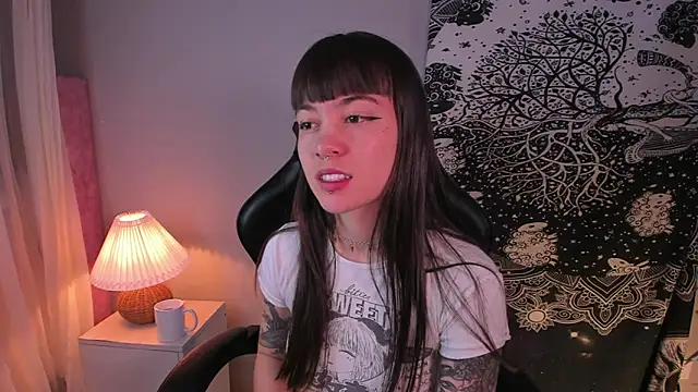 Lia Sweett  online show from 14, 1, 2025