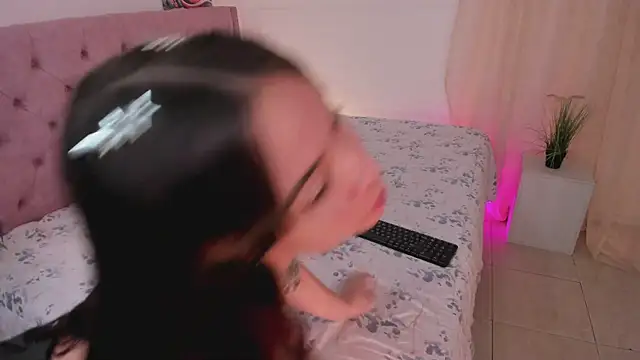 Lia Sweett  online show from 10, 2, 2026