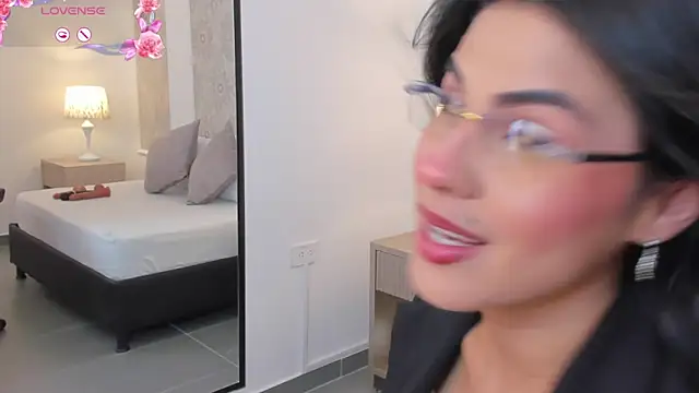 stephanya  online show from 15, 5, 2026