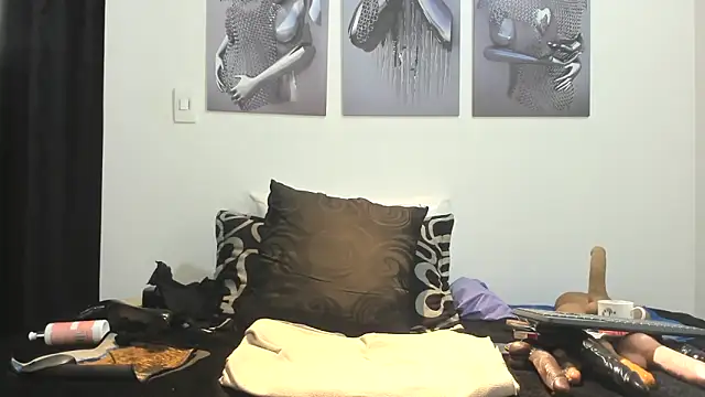 Roxanne squirt online show from 17, 3, 2025
