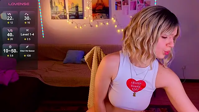 Snapshot of Erica_winterrr chatting on 13, 2, 2025 Erica winterrr online show from 13, 2, 2025