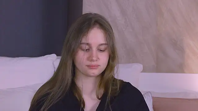 EllieHayes online show from 4, 4, 2026