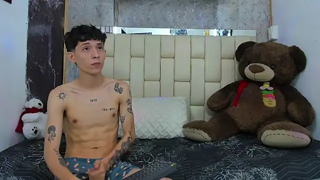 Snapshot of Bi_Latin_Boys1 chatting on 21, 12, 2024 Bi Latin Boys1 online show from 21, 12, 2024