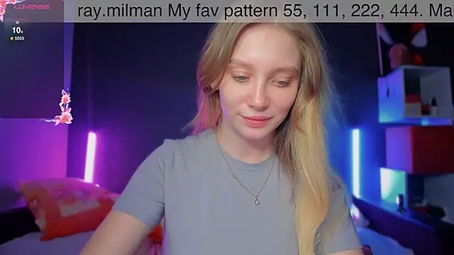 Snapshot of AliceMilman chatting on 4, 3, 2025 AliceMilman online show from 4, 3, 2025