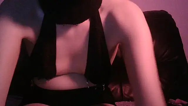 Snapshot of Aleniia10 chatting on 12, 1, 2025 Aleniia10 online show from 12, 1, 2025