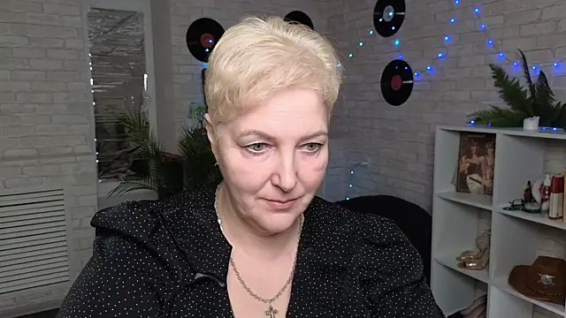 Sandra Snow online show from 23, 12, 2024