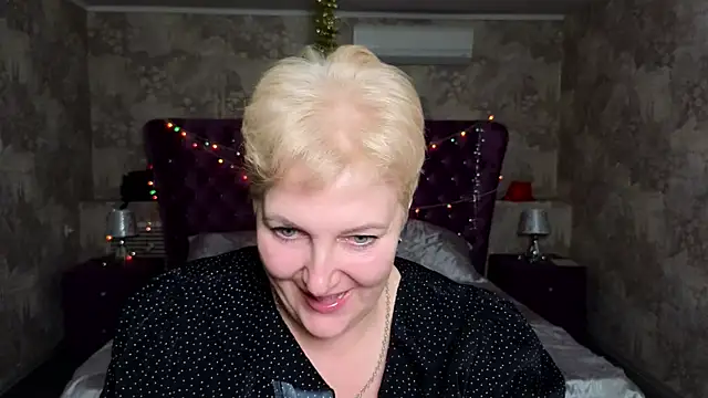 Sandra Snow online show from 17, 1, 2025