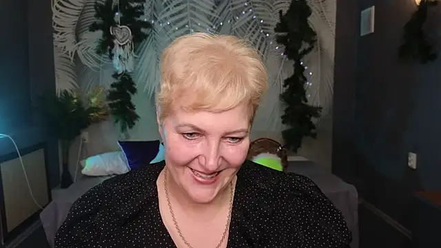 Sandra Snow online show from 18, 1, 2025