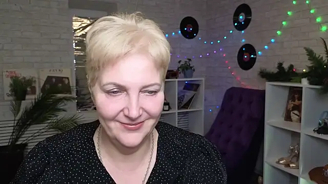 Sandra Snow online show from 22, 1, 2025
