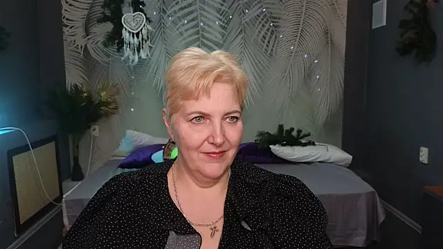 Sandra Snow online show from 23, 1, 2025