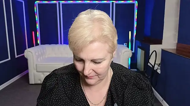Sandra Snow online show from 2, 2, 2025