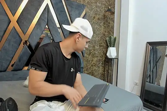 Flynn Riider online show from 27, 12, 2024