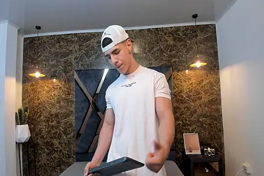 Flynn Riider online show from 2, 1, 2025