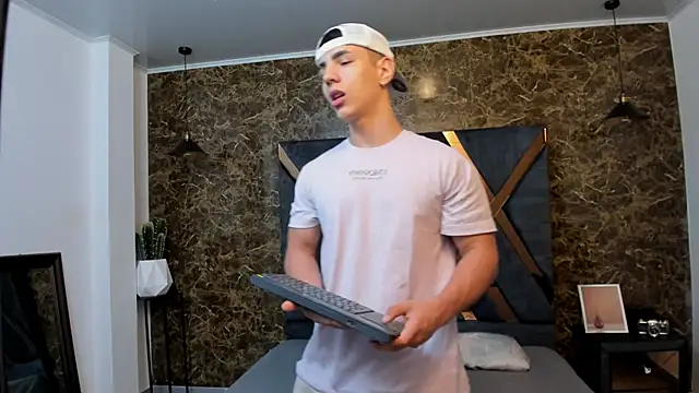 Flynn Riider online show from 11, 1, 2025