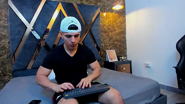 Flynn Riider online show from 12, 1, 2025