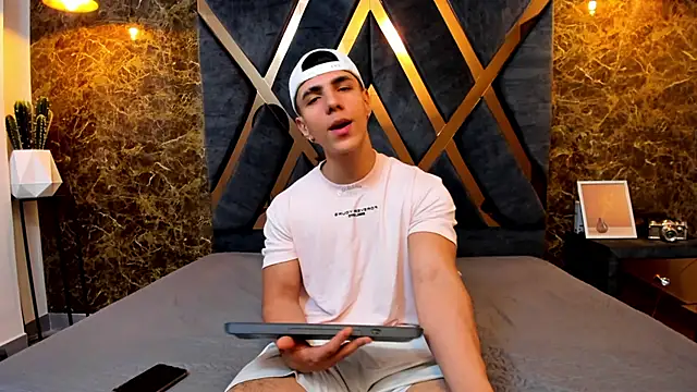 Flynn Riider online show from 17, 1, 2025