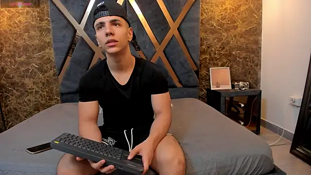 Flynn Riider online show from 12, 2, 2025