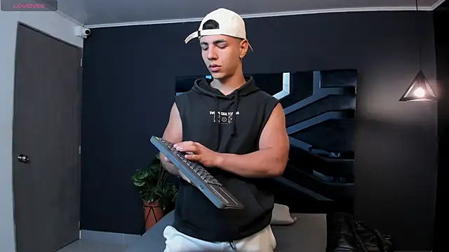 Flynn Riider online show from 10, 3, 2025