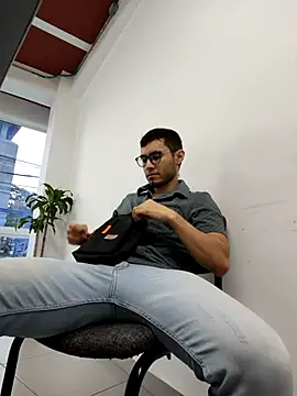 Snapshot of alexdesire chatting on 26, 11, 2025 alexdesire online show from 26, 11, 2025