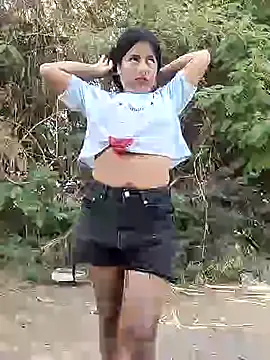 Snapshot of Danna-linyi chatting on 2, 5, 2026 Danna-linyi online show from 2, 5, 2026