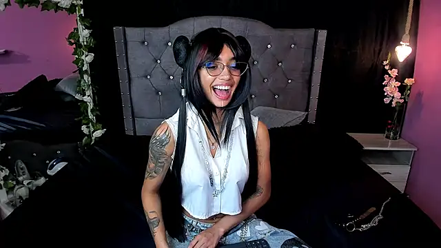 Snapshot of slutty_venus chatting on 2, 3, 2025 slutty venus online show from 2, 3, 2025