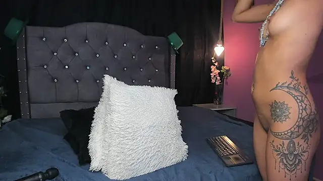 Snapshot of slutty_venus chatting on 22, 3, 2025 slutty venus online show from 22, 3, 2025