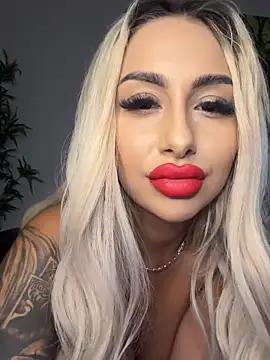 Snapshot of GoldenAmber chatting on 29, 11, 2025 GoldenAmber online show from 29, 11, 2025