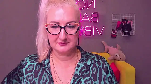 Snapshot of ChristyBrooks chatting on 25, 12, 2024 ChristyBrooks online show from 25, 12, 2024