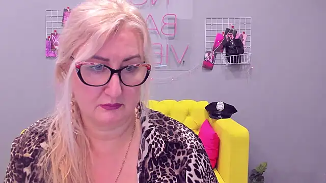 Snapshot of ChristyBrooks chatting on 5, 1, 2025 ChristyBrooks online show from 5, 1, 2025