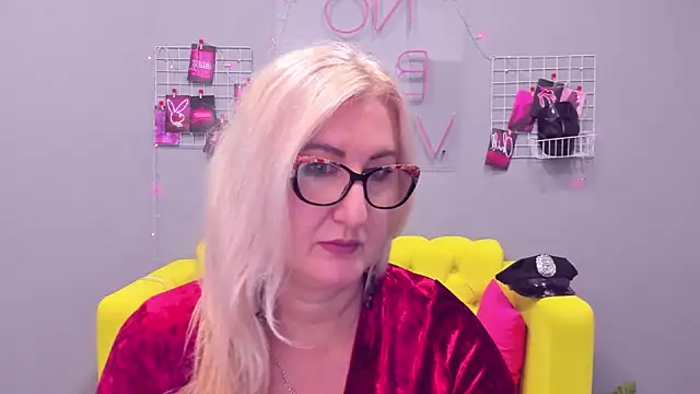 Snapshot of ChristyBrooks chatting on 9, 1, 2025 ChristyBrooks online show from 9, 1, 2025