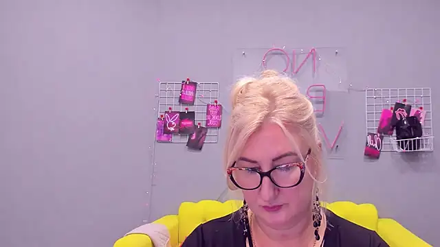 Snapshot of ChristyBrooks chatting on 14, 1, 2025 ChristyBrooks online show from 14, 1, 2025