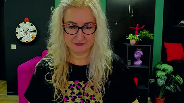 Snapshot of ChristyBrooks chatting on 4, 2, 2025 ChristyBrooks online show from 4, 2, 2025