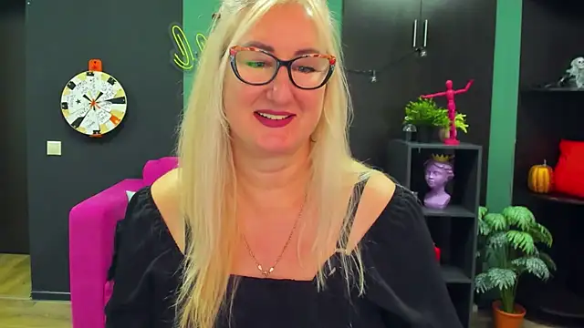 Snapshot of ChristyBrooks chatting on 19, 2, 2025 ChristyBrooks online show from 19, 2, 2025