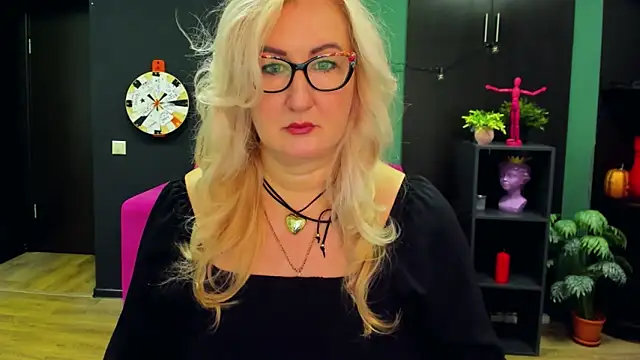 Snapshot of ChristyBrooks chatting on 7, 3, 2025 ChristyBrooks online show from 7, 3, 2025
