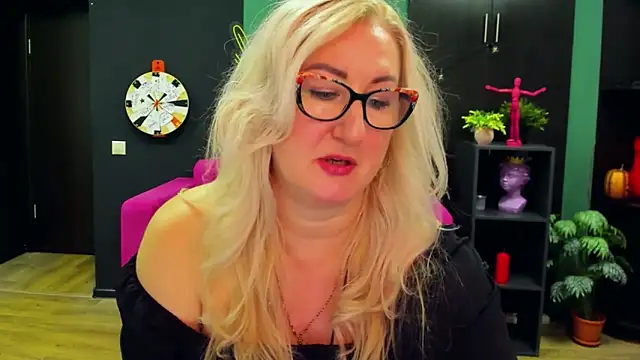 Snapshot of ChristyBrooks chatting on 7, 3, 2025 ChristyBrooks online show from 7, 3, 2025
