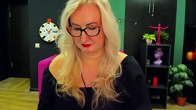 Snapshot of ChristyBrooks chatting on 7, 3, 2025 ChristyBrooks online show from 7, 3, 2025