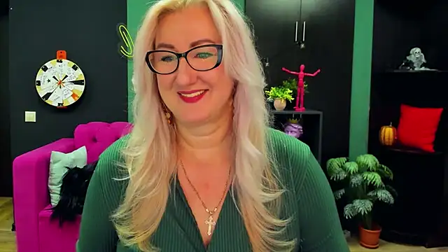 Snapshot of ChristyBrooks chatting on 10, 3, 2025 ChristyBrooks online show from 10, 3, 2025
