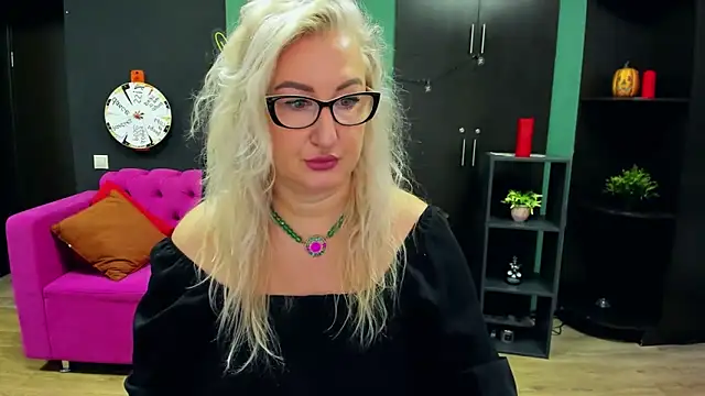 ChristyBrooks online show from 4, 11, 2025