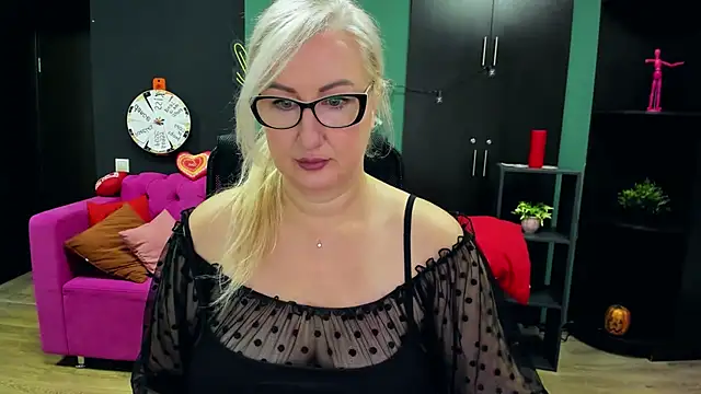 ChristyBrooks online show from 15, 11, 2025