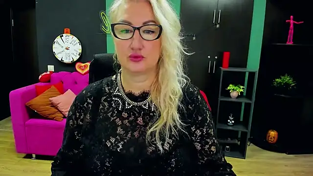 ChristyBrooks online show from 19, 11, 2025