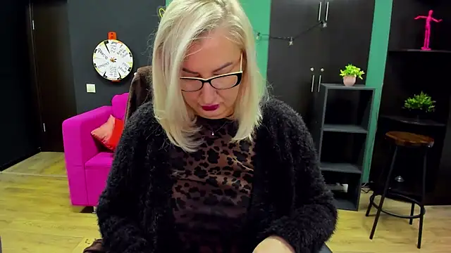 ChristyBrooks online show from 21, 12, 2025