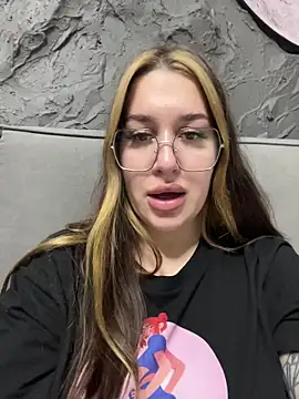 Snapshot of VikiDemi chatting on 8, 11, 2025 VikiDemi online show from 8, 11, 2025