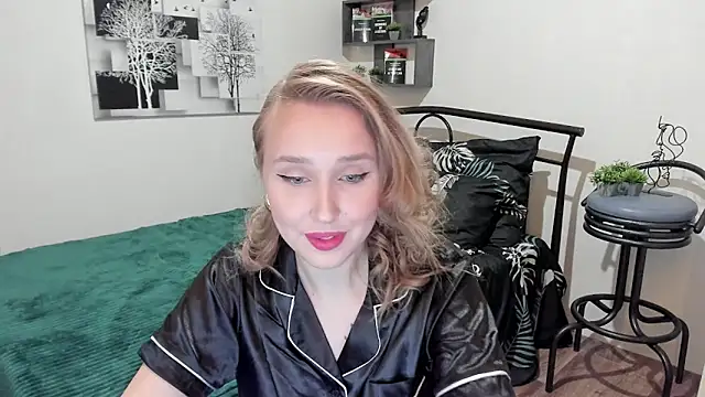 LinaTruly online show from 1, 2, 2025