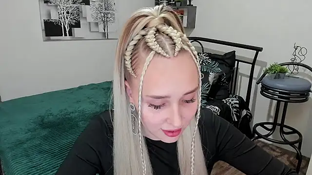 LinaTruly online show from 15, 2, 2025