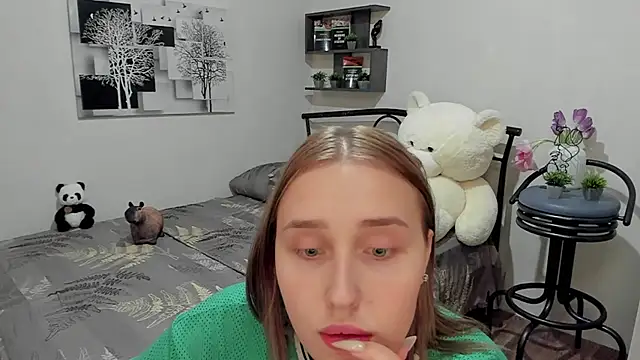 LinaTruly online show from 12, 3, 2025