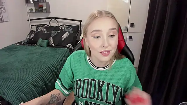 LinaTruly online show from 15, 9, 2025