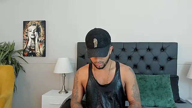 Snapshot of Robin_Rief chatting on 14, 10, 2025 Robin Rief online show from 14, 10, 2025