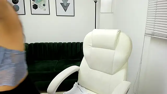 Snapshot of kiim_sweett chatting on 18, 12, 2024 kiim sweett online show from 18, 12, 2024